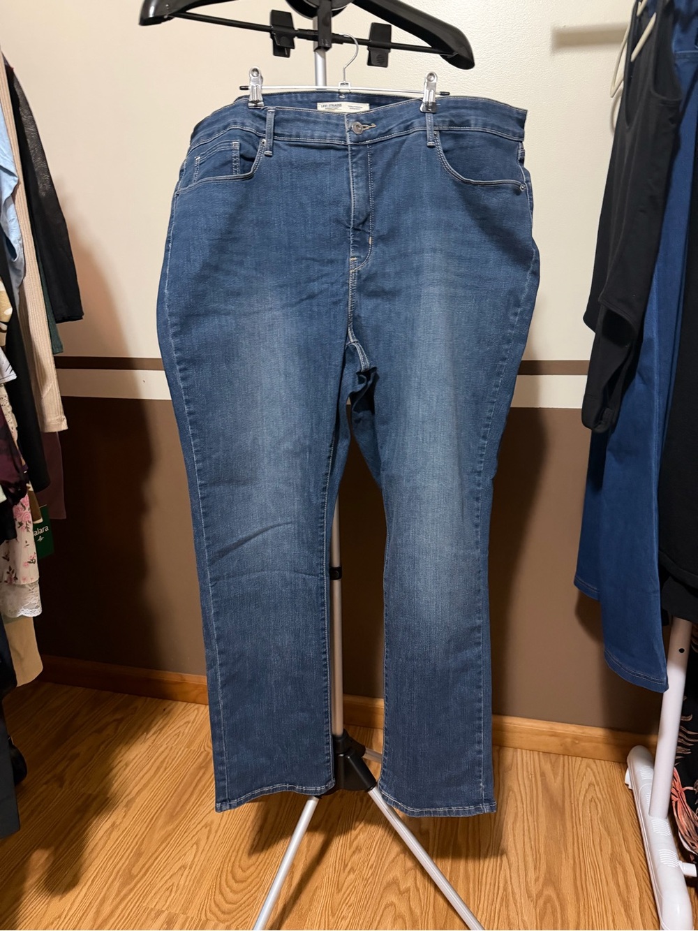 Levi's Women's Straight Leg Jeans - Medium Blue Wash
